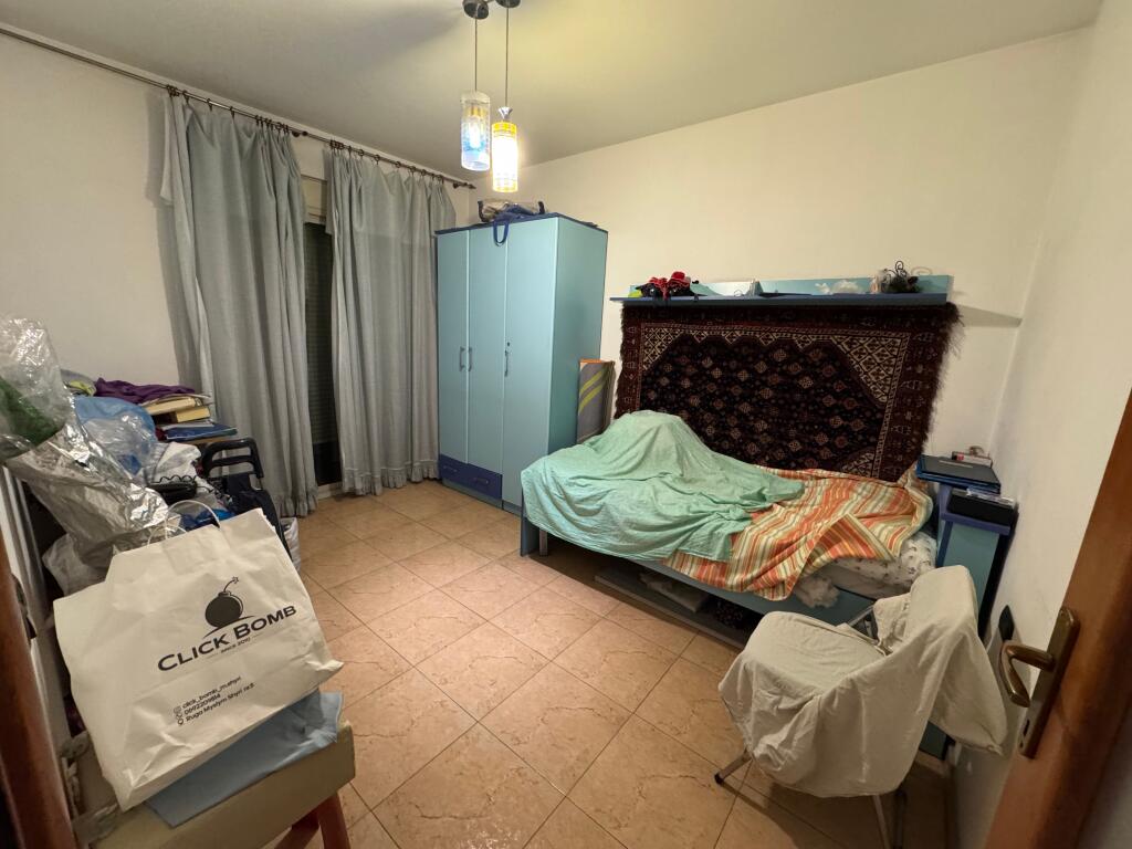 Appartamento 2+1+2 in affitto – Myslym Shyr  Appartamento 2+1+2 in affitto, 4° piano, in un palazzo con ascensore. Situato nella zona di Myslym Shyr, di fronte alla Direzione della Polizia.  💶 Prezzo: 600 € (non trattabile)