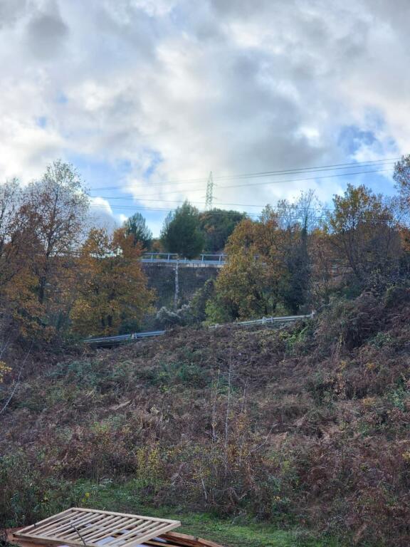 🌍 IN VENDITA: Terreno Agricolo 604 m² All'interno del Villaggio con Vista sulla Foresta &amp; Fiume📍Nel Villaggio IBË  39.200€ 🏕