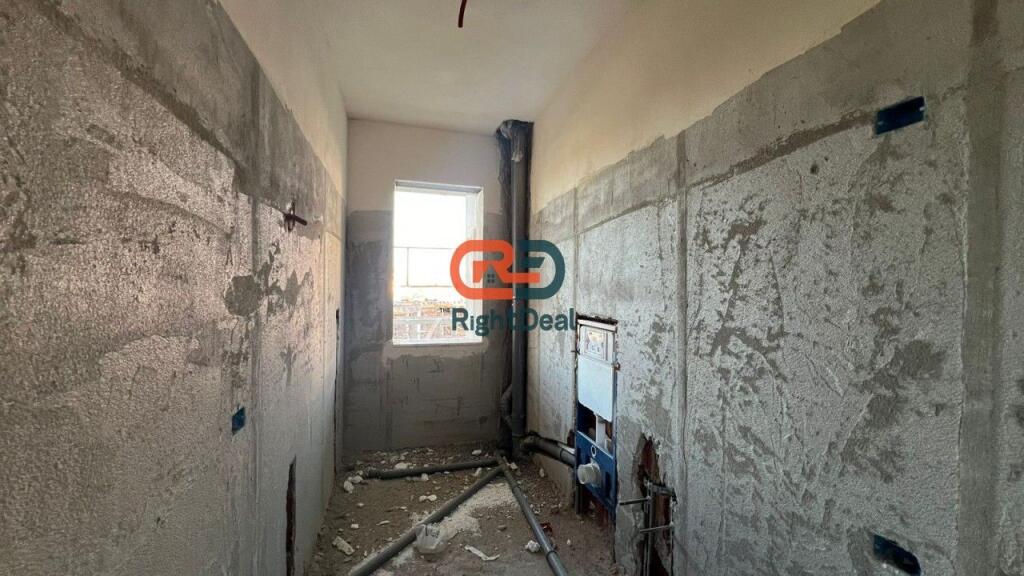 Ne Paskuqan, Tek British Residence Shitet Apartament 3+1+2 Perfekte Per Ndarje Ne Dy Apartamente 1+1 !!!