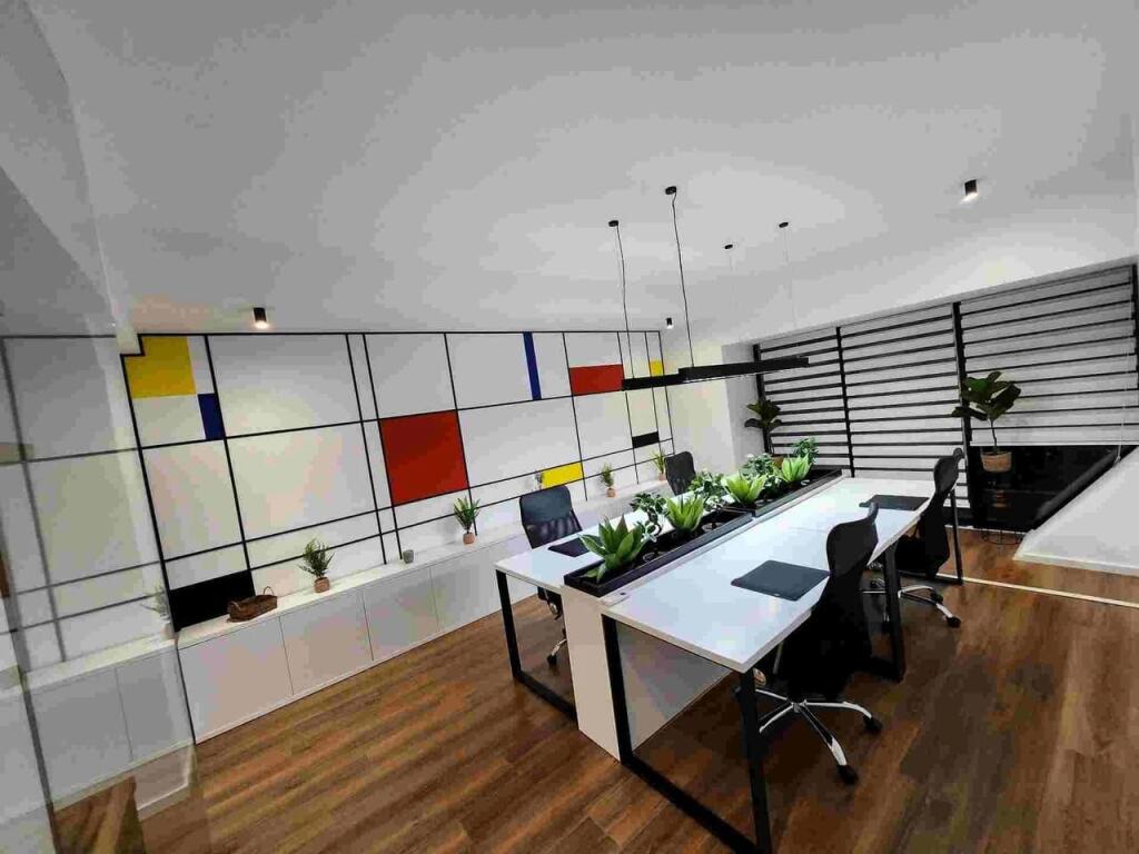 OFFICE FOR RENT 66 M2 SQUARE 21 1,000 EURO