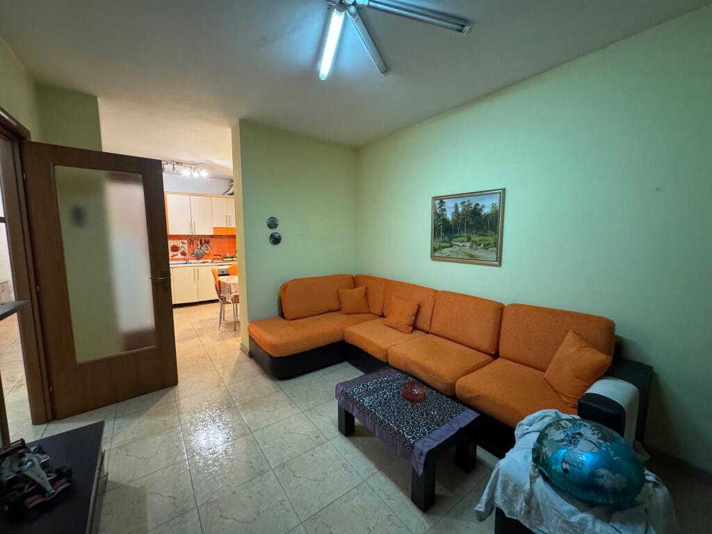 Appartamento 2+1+2 in affitto – Myslym Shyr  Appartamento 2+1+2 in affitto, 4° piano, in un palazzo con ascensore. Situato nella zona di Myslym Shyr, di fronte alla Direzione della Polizia.  💶 Prezzo: 600 € (non trattabile)