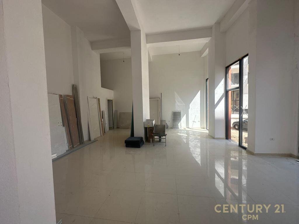 Commercial space for rent in the center of Tirana, between Hoxha Tahsim Street and Qemal Stafa Street.