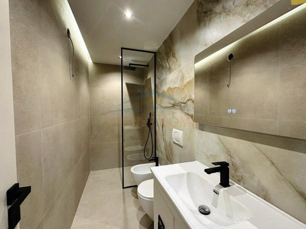 Apartment 1+1 for sale, Mozaiku i Tiranes, 21 dhjetori