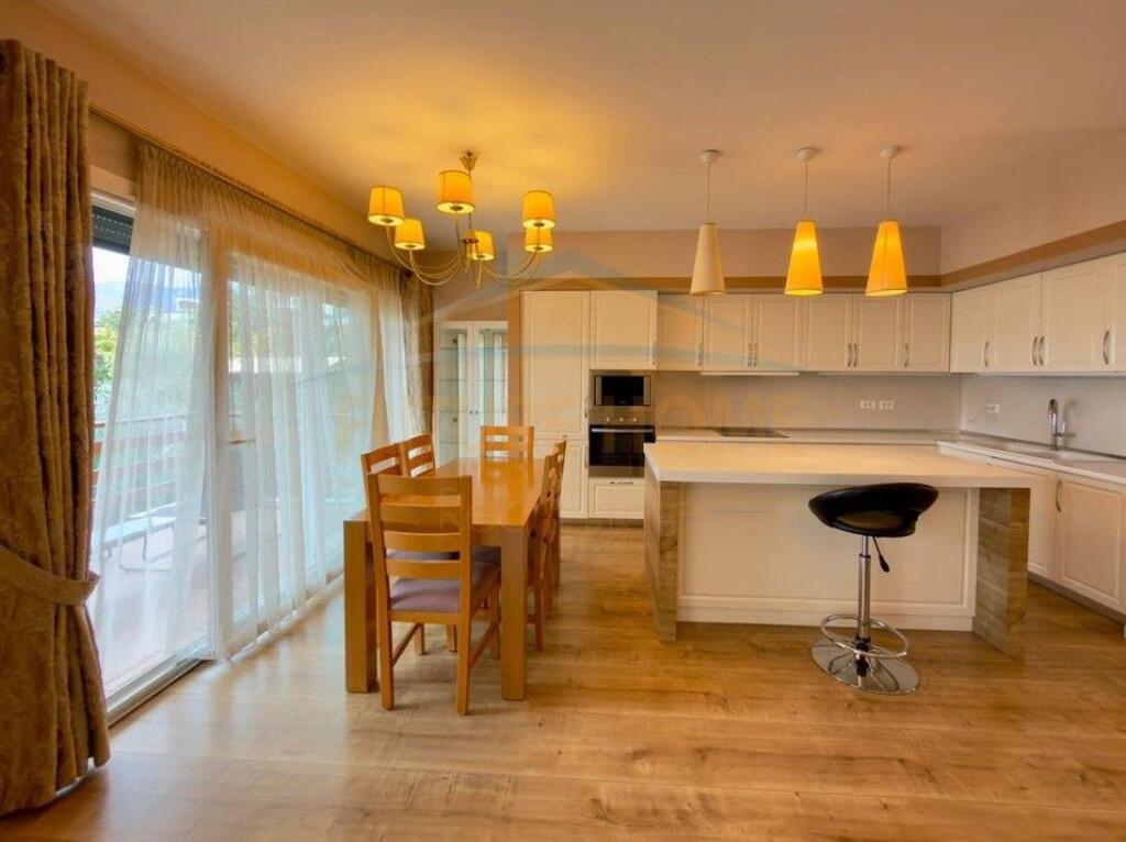 Qera, Apartament 3+1+2+2 Poste Parkimi..