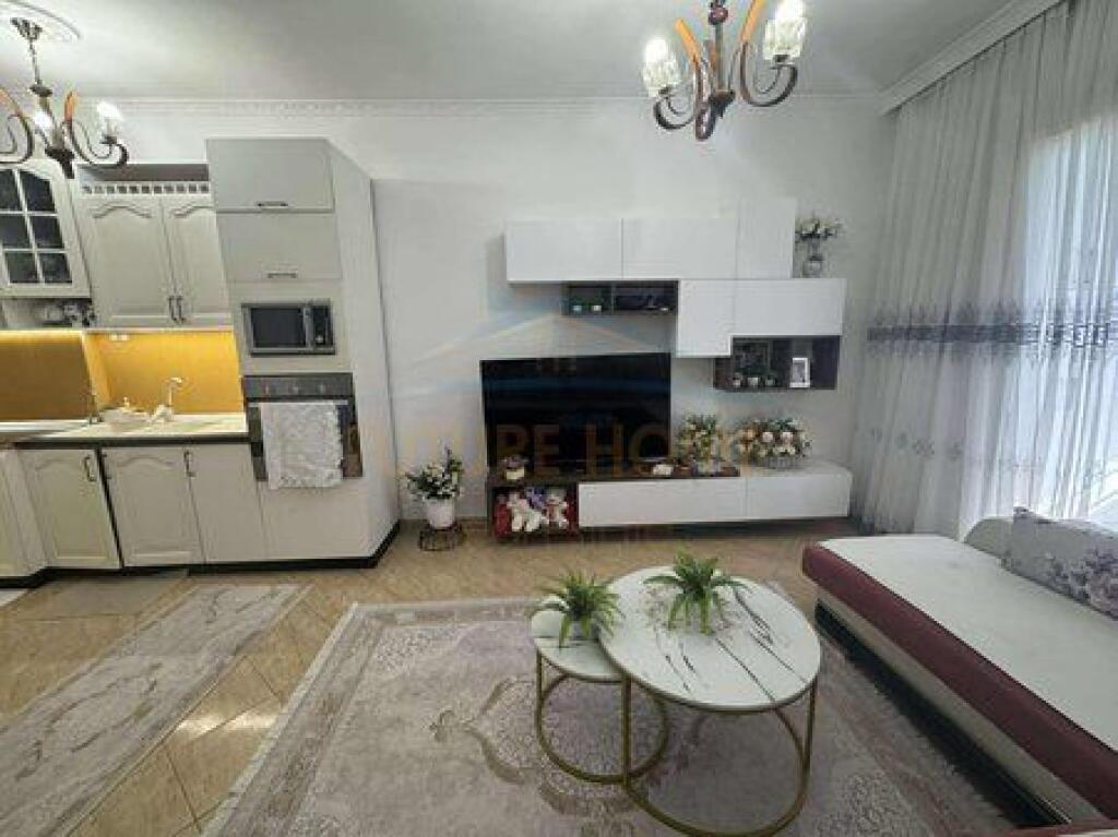 For sale, 1+1 apartment, Unaza e Re.