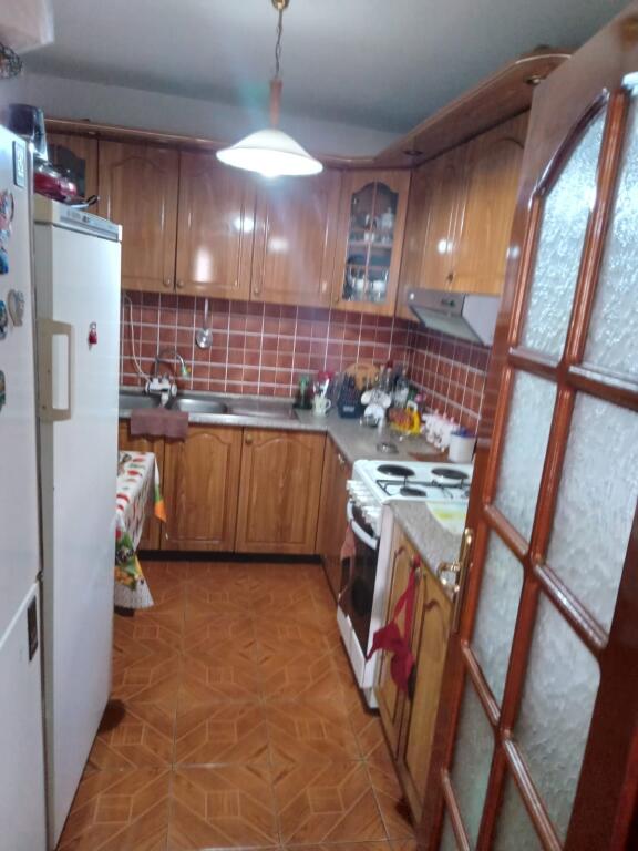 🏠 Shitet Apartament 2+1 – Bulevardi i Ri