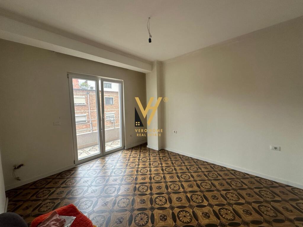 OFFICE 106 M2 FOR RENT IN THE MARKET CAM 700 EURO