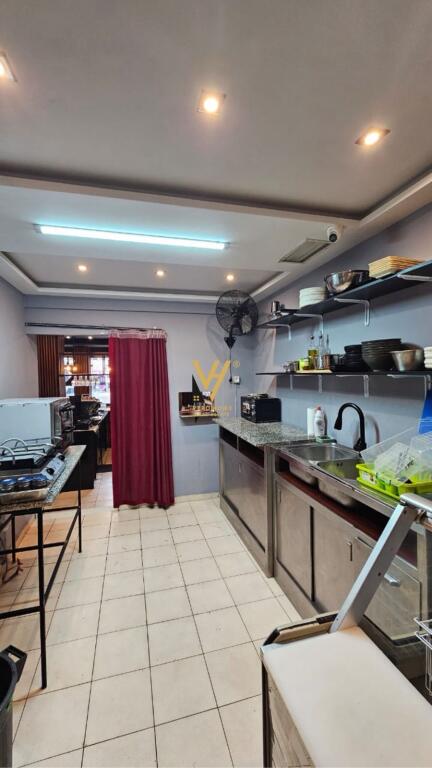 SHITET BIZNES BAR LOUNGE NE BLLOK 20.000 EURO
