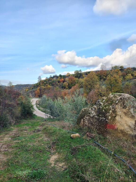 🌍 IN VENDITA: Terreno Agricolo 604 m² All'interno del Villaggio con Vista sulla Foresta &amp; Fiume📍Nel Villaggio IBË  39.200€ 🏕