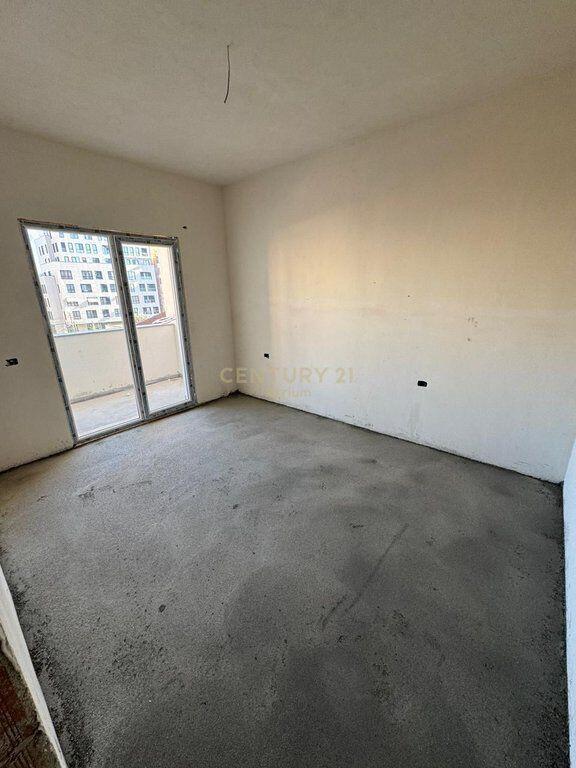 FOR SALE APARTMENT 2 + 1 + PARKING SPACE NEAR RED SCHOOL !