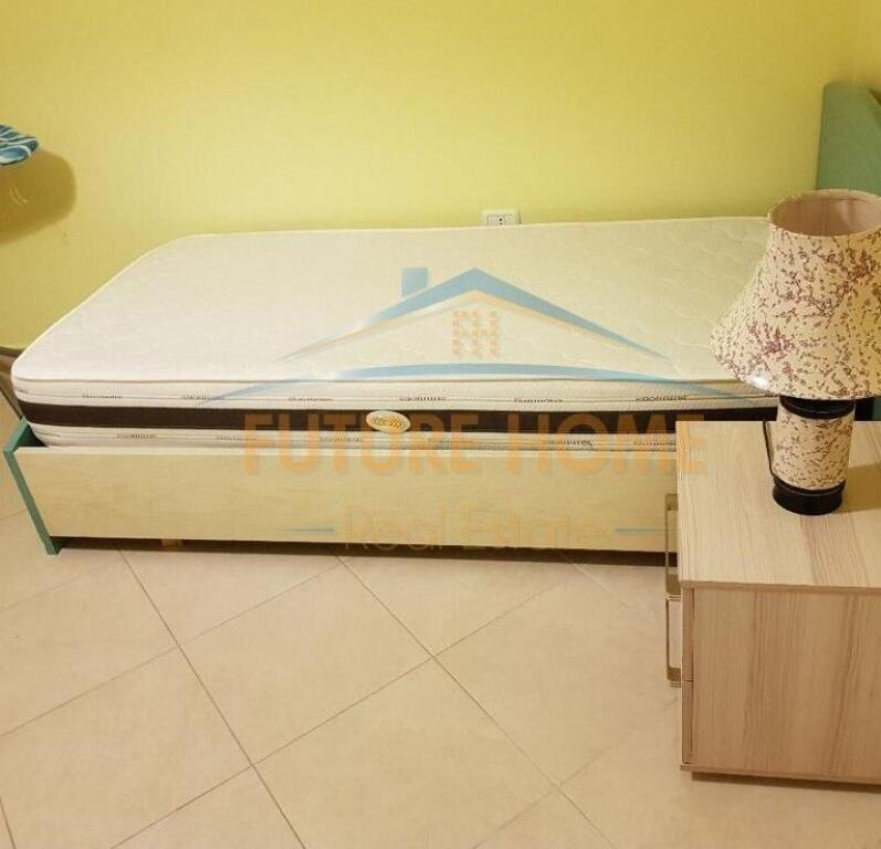 Qira, Apartament 2+1+2, Rruga e Barrikadave.