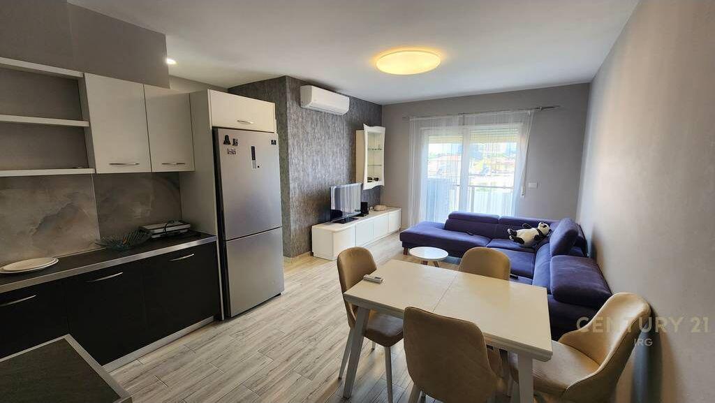 SHITET APARTAMENT 2+1 TEK 21 DHJETORI !