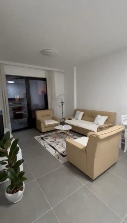 Farmacia 10, jepet me qira apartment 1+1! 550 Euro