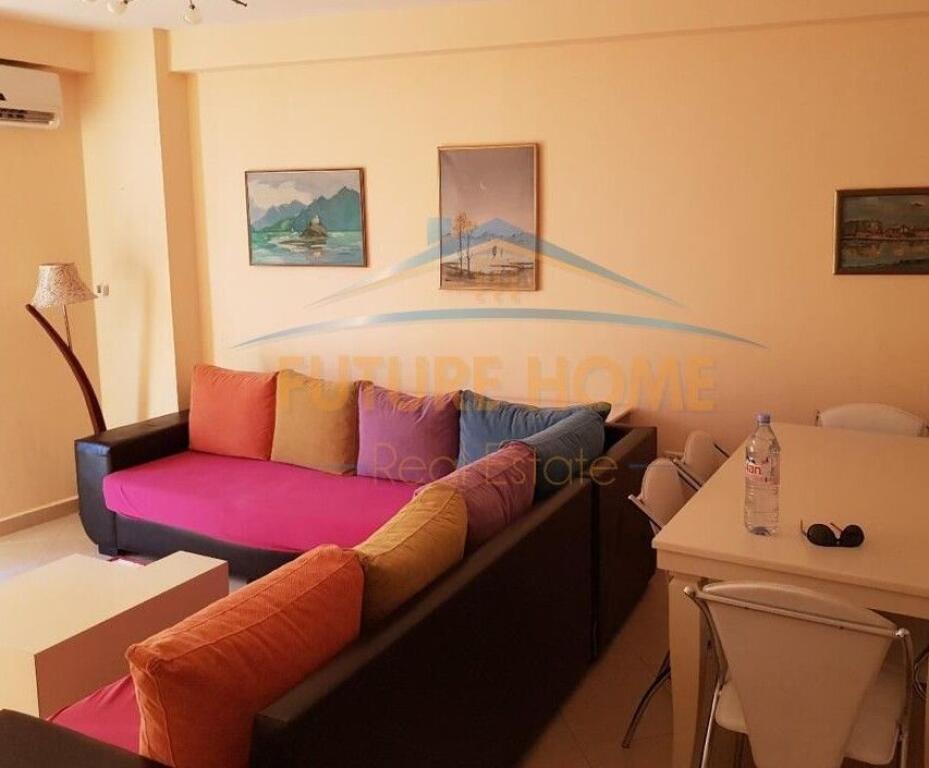 Qira, Apartament 2+1+2, Rruga e Barrikadave.