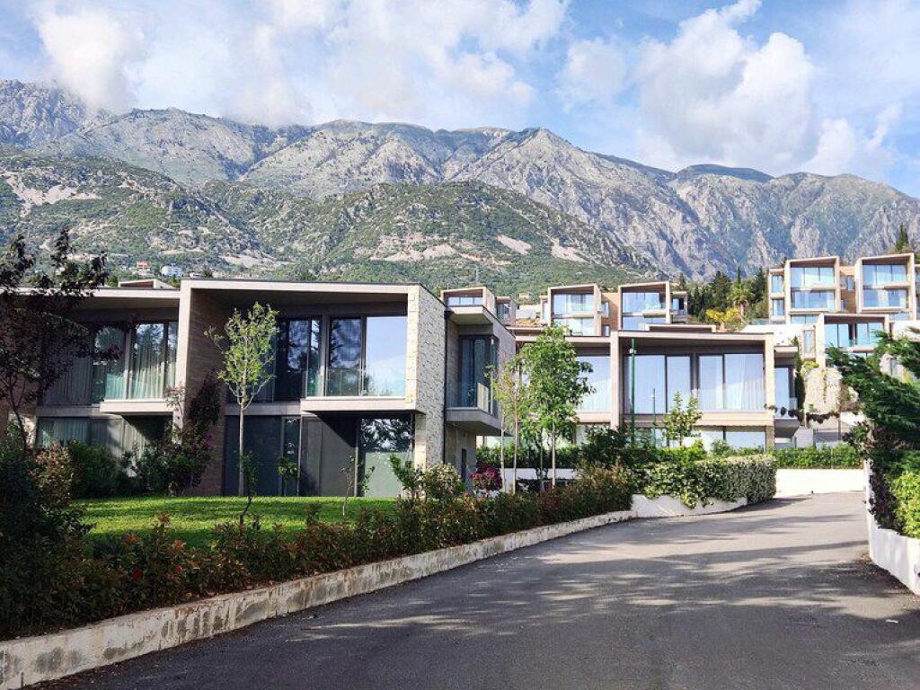 Villa Twin in Vendita: (Olea Residence Dhermi) con 3 Camere da Letto e 2 Posti Auto 🧨(935,000€) 🧨