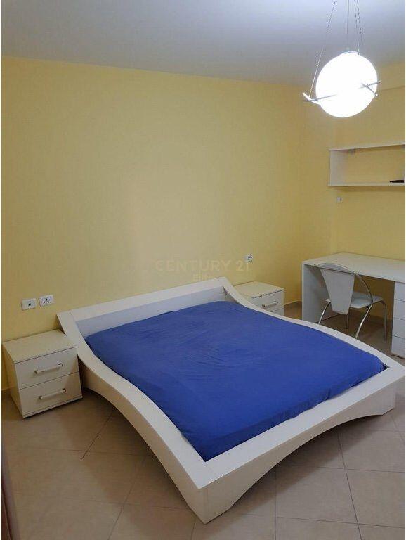 Qira, Apartament 2+1+2, Rruga e Barrikadave