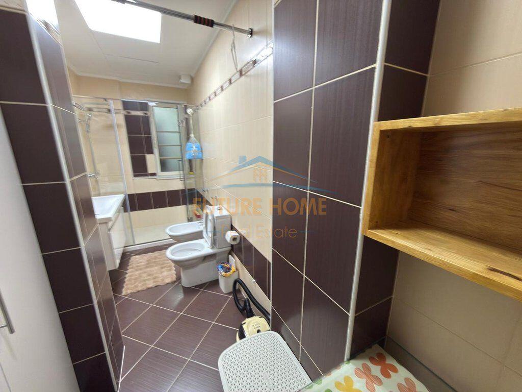 Affitto, Appartamento 3+1+2+Posto Auto, Lago Secco, Tirana.
