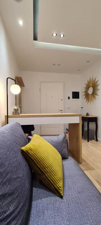Qera, Apartament 1+1. Komuna e Parisit, Tiranë