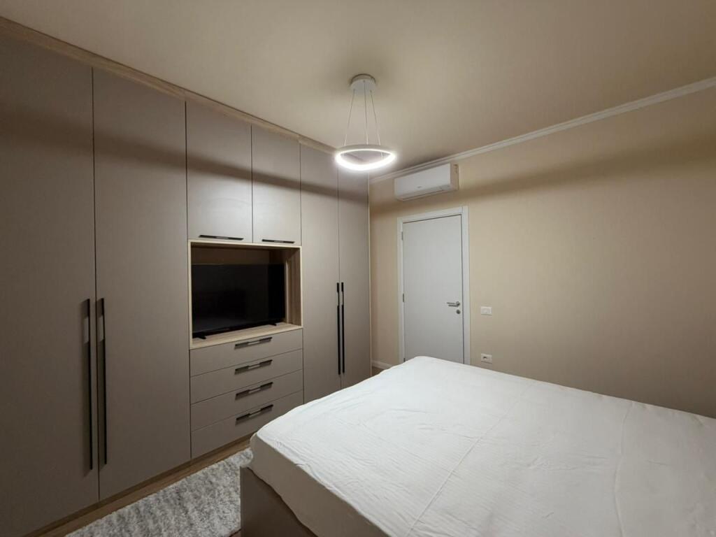 Apartment 1+1 for rent at Montesori School near Liqeni i Thate.