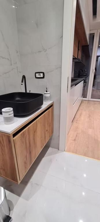 Qera, Apartament 1+1. Komuna e Parisit, Tiranë