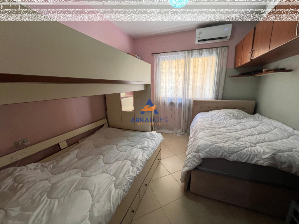VENDESI APPARTAMENTO 2+1+BALCONE "YZBERISHT, VICINO A GRAND GALERY" 173.000 EURO