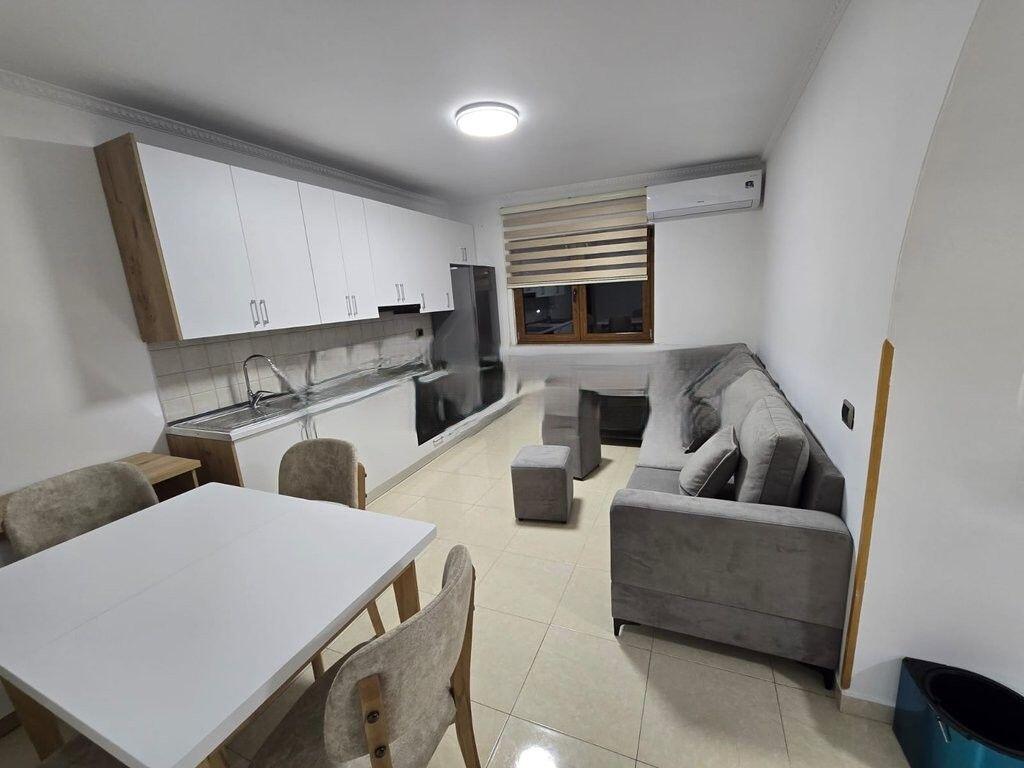 PRANE QENDRES, APARTAMENT 1+1 ME QIRA 600 € /Muaj