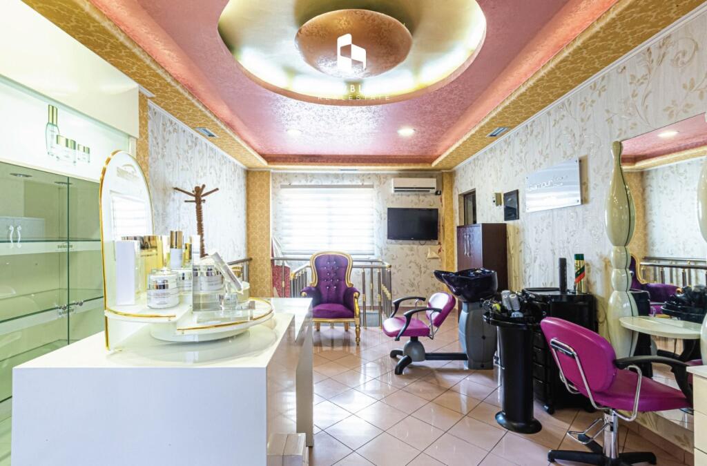 In Affitto: Locale con 2 Piani 📍Mine Peza/Via Durazzo || (800€/mese) Super Posizione, Vicino al Centro