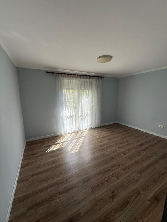 Oxhaku, Vicino alla strada principale si vende appartamento!
