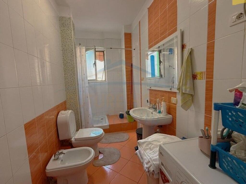 Shitet, Apartament 2+1, Pazari i Ri, Tiranë.