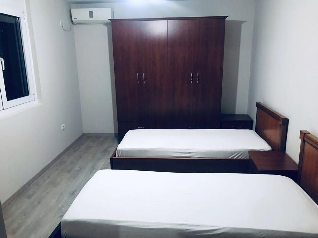 APARTAMENT 2+1 ME QIRA – 21 DHJETORI, RRUGA NDRE MJEDA