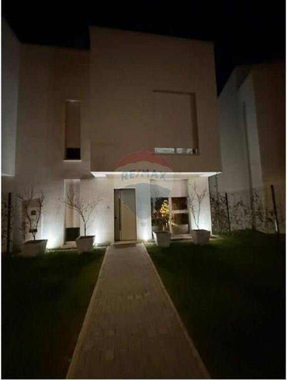 Villa in vendita a Rezidenca Alba a Farke.