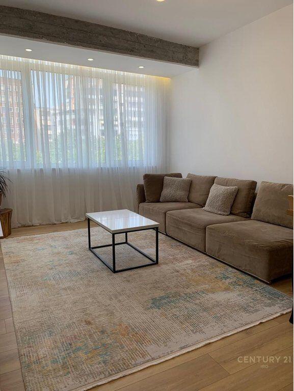 APARTAMENT 2+1 PER QERA PERBALL HOTEL HILTON