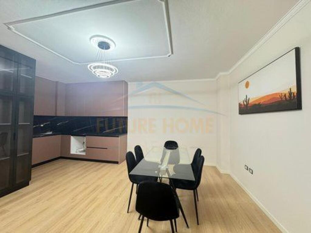 Shitet, Apartament 2+1+2, Misto Mame