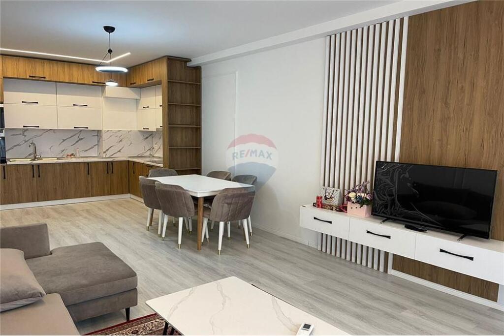 Apartament - Për Qira - Farmacia 10, Tiranë