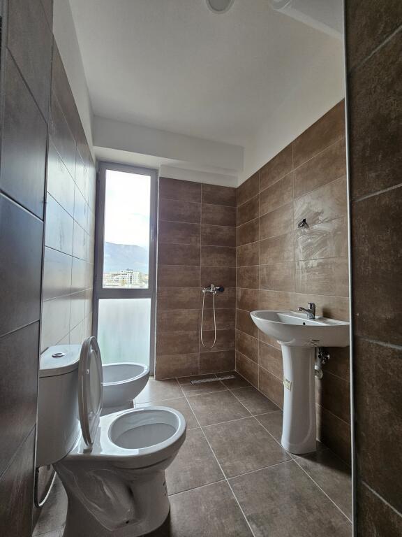 For Rent Apt 3+1 (+ Block)  Super Spacious 100 m2  (Ali dem  - Near the field 📍)  NEW BUILDING AND VILLA TYPE OF THE YEAR 2025,  with Elevator  50,000 leke / Month 🔥ideal for offices
