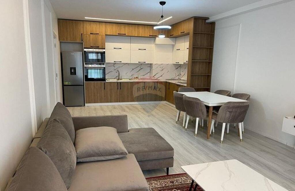 Appartamento 2+1+2- In Affitto - Farmacia 10, Tirana