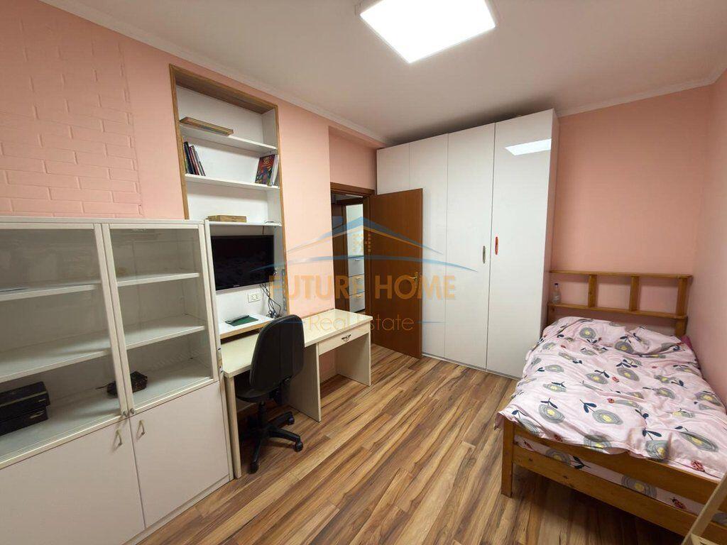 Affitto, Appartamento 3+1+2+Posto Auto, Lago Secco, Tirana.