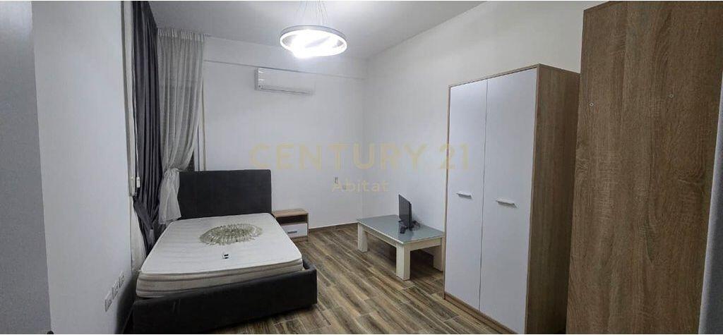Jepet me qira Apartament 3+1+3  + 2 poste parkimi –  shumë pranë Kompleksit Delijorgji, përballë Spitalit Amerikan 3!
