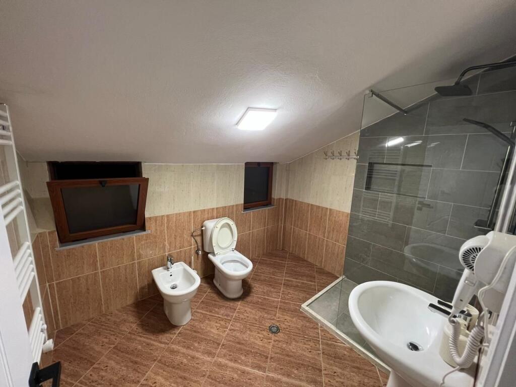 📣 AFFITTO SUPER Appartamento 2+1 Con Balcone 📍 Ex Parco Autobus, Vicino alla Scuola "Albanet" ✨ 🏢 Edificio Privato 💶 Prezzo 750 Euro