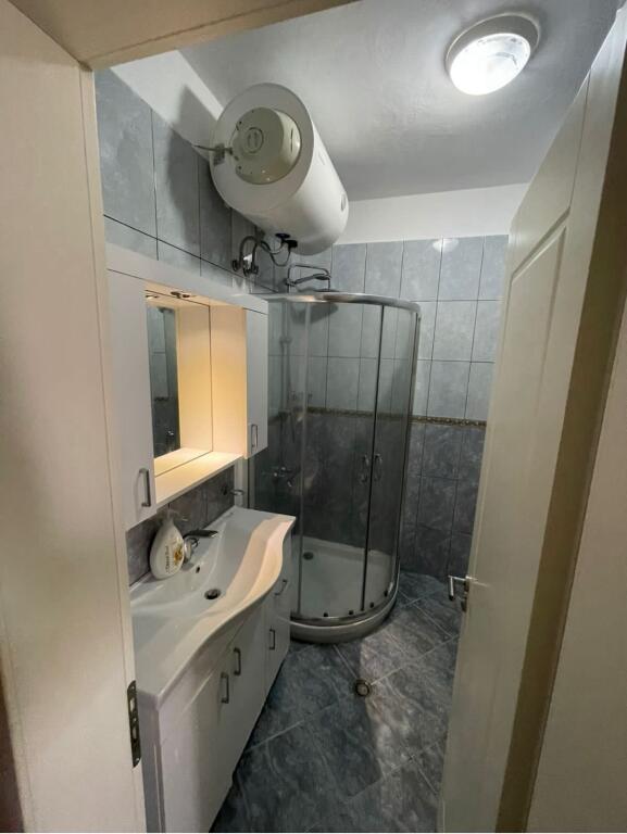 Apartament 1+1 me Qira tek Kompleksi Grand, ish Tregu Elektrik!