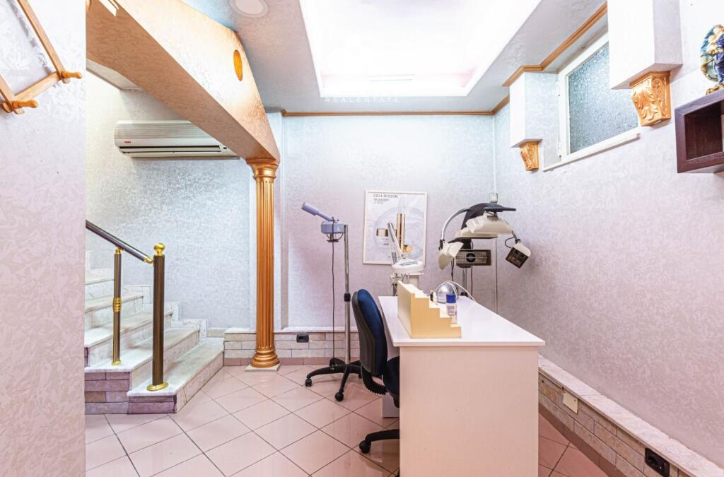 In Affitto: Locale con 2 Piani 📍Mine Peza/Via Durazzo || (800€/mese) Super Posizione, Vicino al Centro