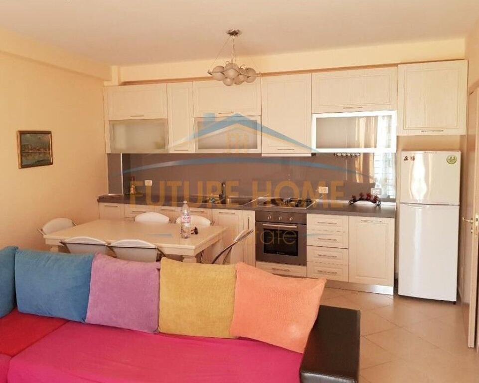 Qira, Apartament 2+1+2, Rruga e Barrikadave.