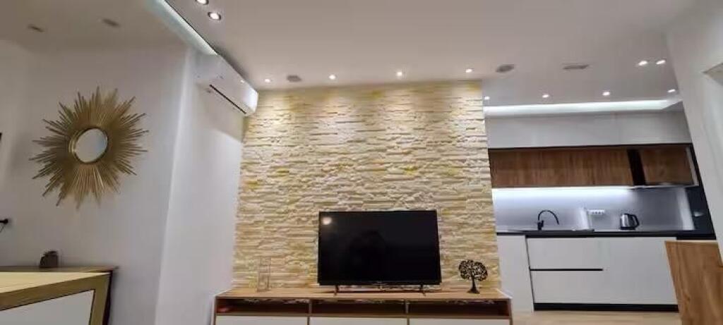 Qera, Apartament 1+1. Komuna e Parisit, Tiranë
