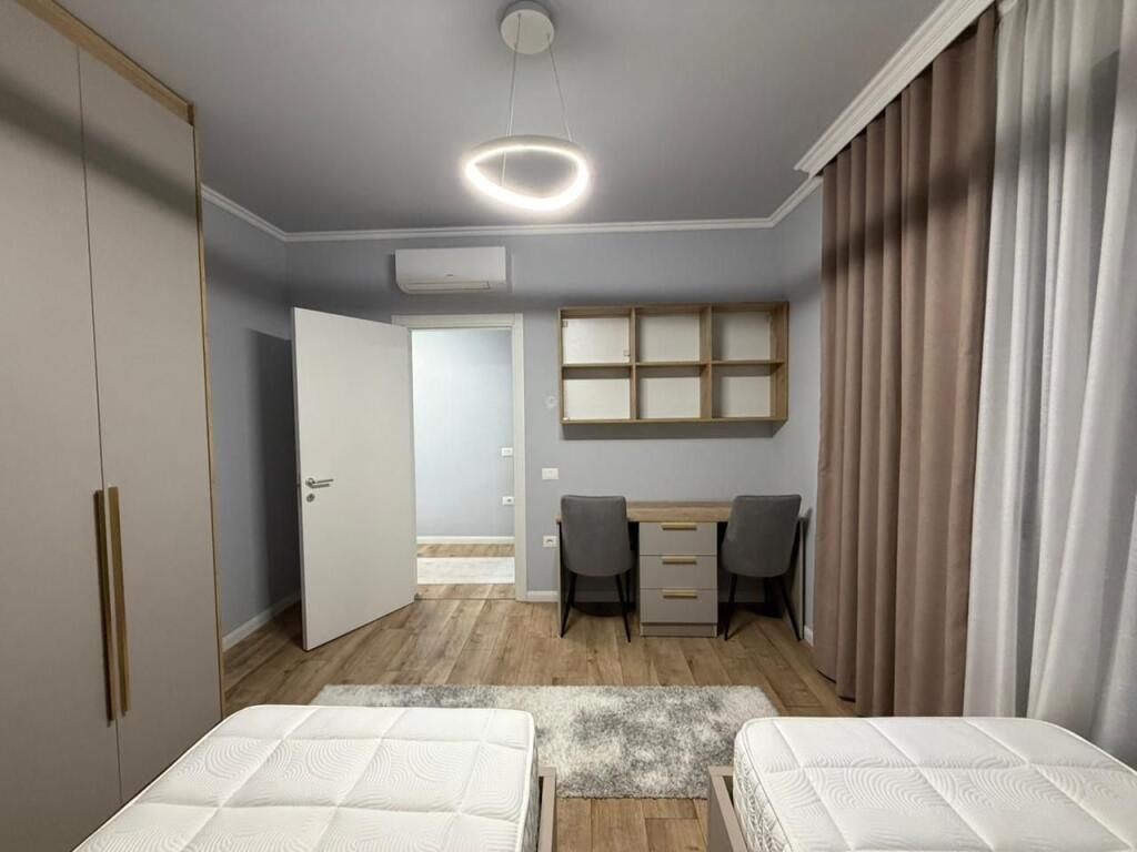 Apartament 2+1 per qira tek Montesori School tek Liqeni i Thate.