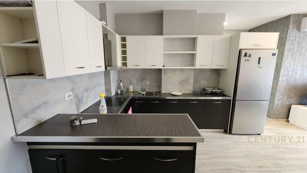 SHITET APARTAMENT 2+1 TEK 21 DHJETORI !