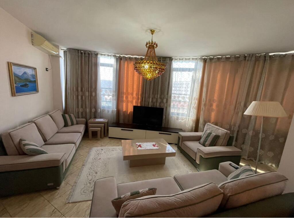 Apartament 1+1 me Qira tek Kompleksi Grand, ish Tregu Elektrik!
