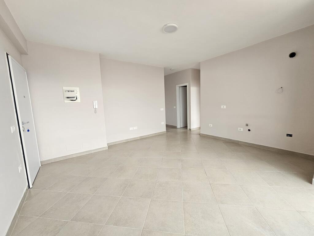 For Rent Apt 3+1 (+ Block)  Super Spacious 100 m2  (Ali dem  - Near the field 📍)  NEW BUILDING AND VILLA TYPE OF THE YEAR 2025,  with Elevator  50,000 leke / Month 🔥ideal for offices