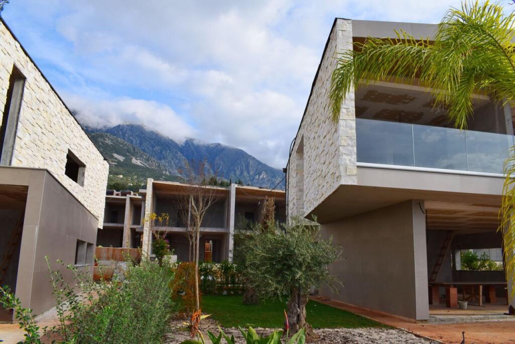 Villa Twin in Vendita: (Olea Residence Dhermi) con 3 Camere da Letto e 2 Posti Auto 🧨(935,000€) 🧨