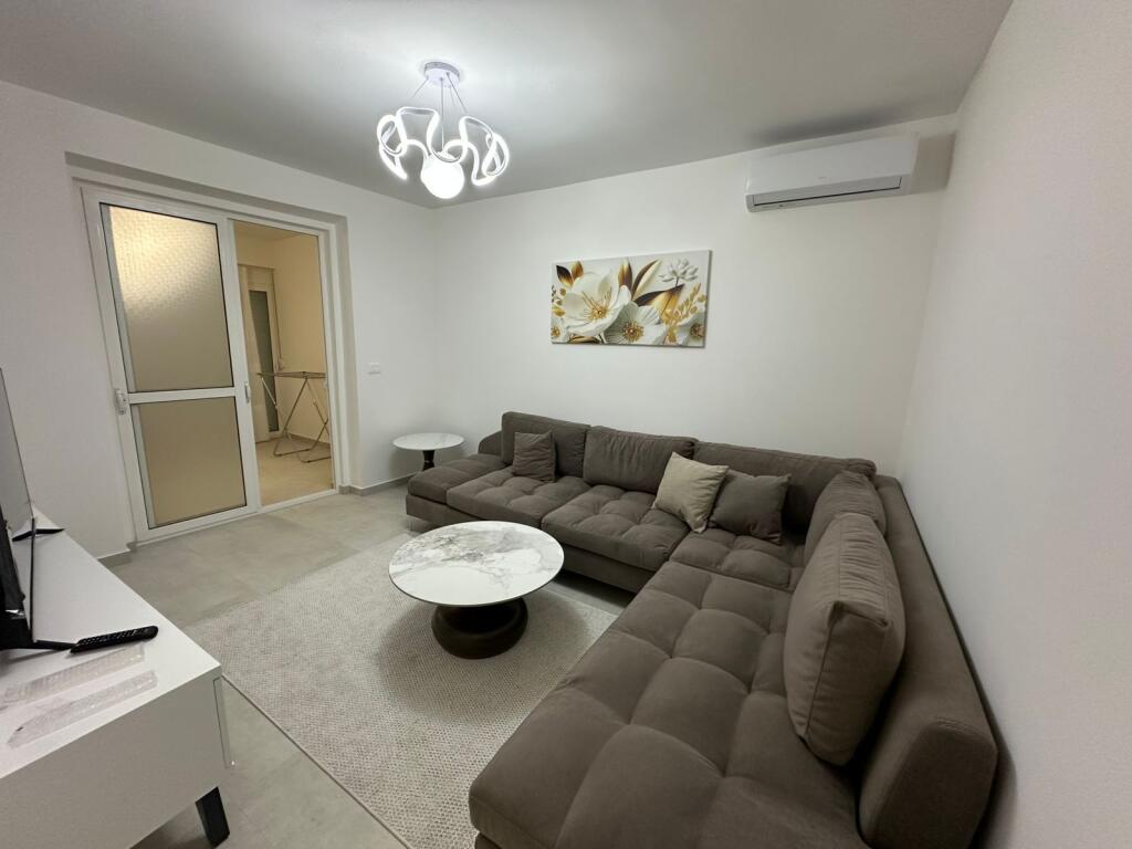 🏠 Appartamento 2+1 in Affitto  📍 Selvia, vicino alla Scuola “Siri Kodra”💰 60.000 lek / mese