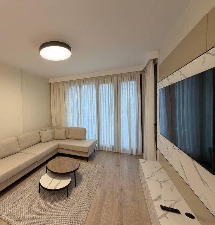 Jepet me qira Apartament 1+1 + post parkimi – tek Rruga e Barrikadave, shumë pranë Qendrës!
